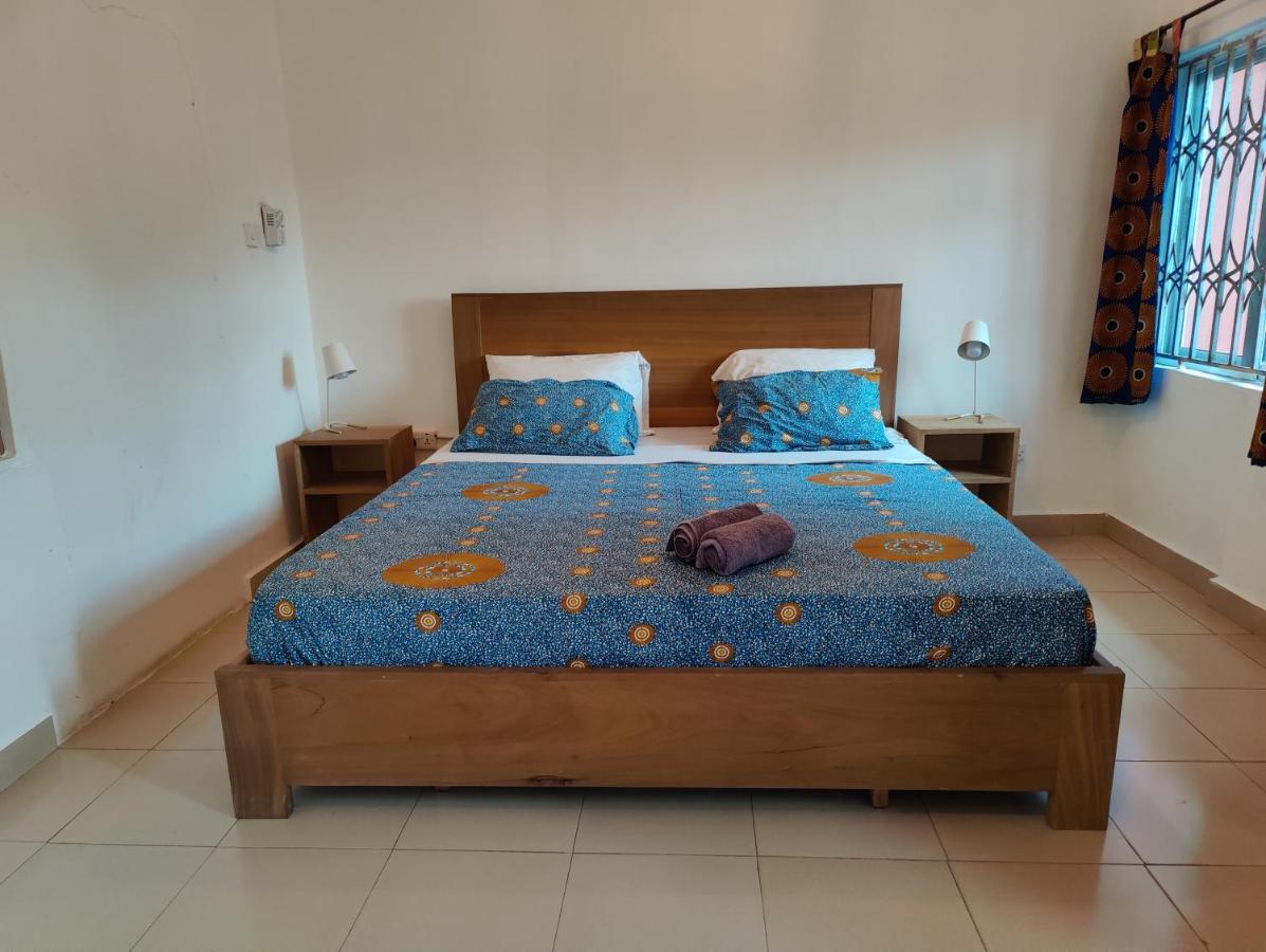 Tumi Hostel คูมาซี ภายนอก รูปภาพ