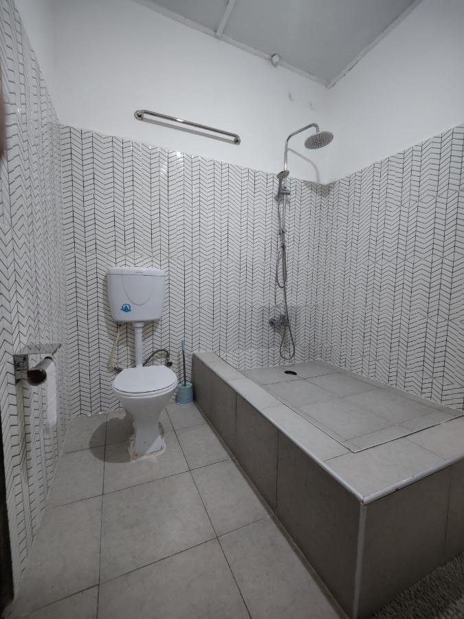 Tumi Hostel คูมาซี ภายนอก รูปภาพ