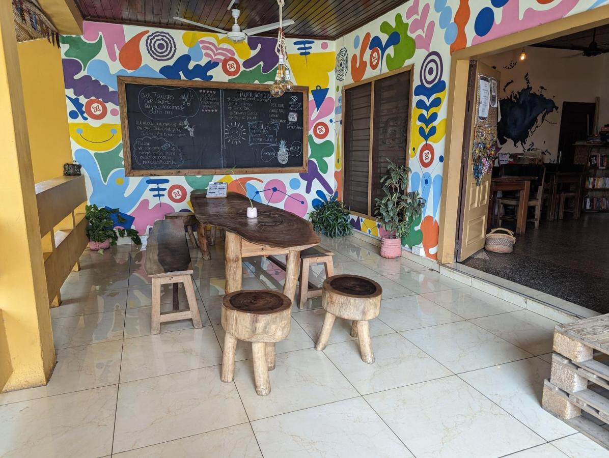 Tumi Hostel คูมาซี ภายนอก รูปภาพ