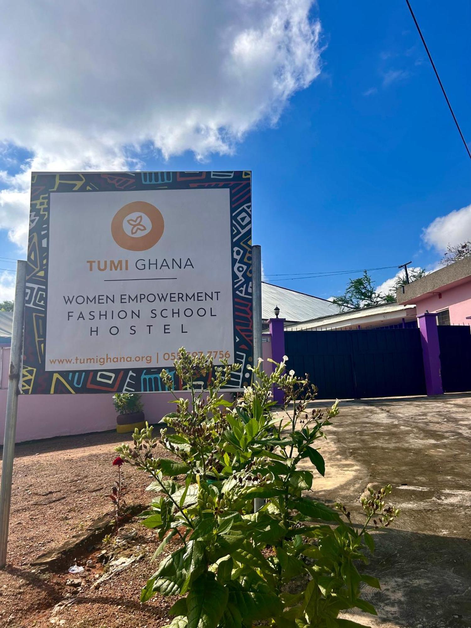 Tumi Hostel คูมาซี ภายนอก รูปภาพ